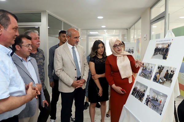 AKDENİZLİ GENÇLER, PROJE EĞİTİM VE UYGULAMA MERKEZİNDE KAZANDIKLARI TEKNİK VE MESLEKİ BECERİLERİ SERGİLEDİ