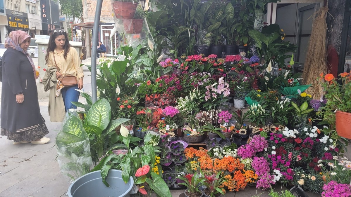 Çiçekçilerde ‘Anneler Günü’ yoğunluğu – Videolu Haber
